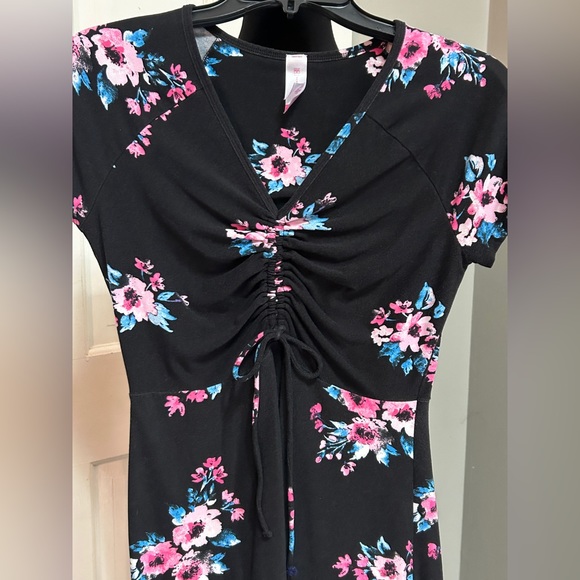 No Boundaries Girls Size 7-9 V-Neck Tie Front Floral Dress - Picture 2 of 11